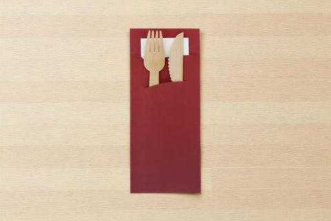 Bestekzakje pochette bordeaux met wit servet
