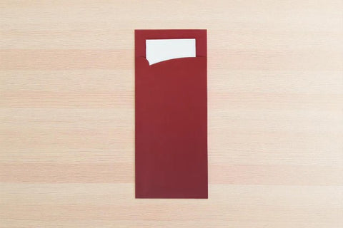 Bestekzakje pochette bordeaux met wit servet