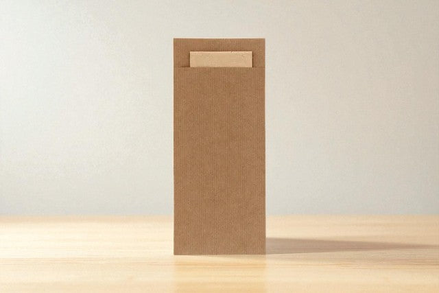 Bestekzakje pochette kraft met beige servet